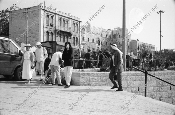 Image of sheet 19920330 photo 27: Eine Siedlung für israelische Siedler in der Westbank. 04. 1992 √
Palestine 
israeli settlement in occupied territory colons settler olive trees