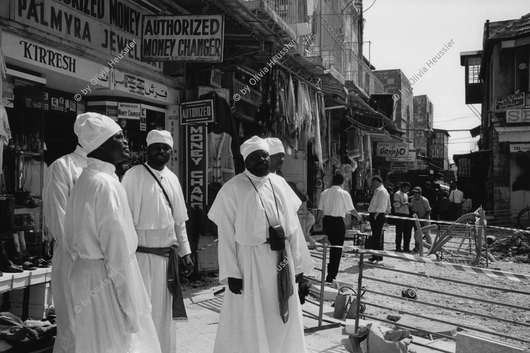 Image of sheet 19920330 photo 35: Eine Gruppe Religions mitglieder in Jerusalem. 04.92 Israel Palestine √ 1992 Old town religion black orden group of men