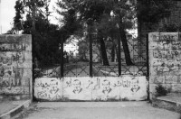 Image of sheet 19920330 photo 6: bei Hazer Faisal. Dura. Birzeit Beerdigung. Alter Campus Universität. Graffitti. Recycling Zaun mit Waschmaschine. Der gefolterte und heute invalide Omar Pascha kriegt Nähmaschine (Bernina) aus der Schweiz. Nablus. 
Jerusalem. Armenier plakate gegen Genocid. Juvelierladen jewlery
Birzeit (Arabic: بيرزيت‎) (also written Bir Zeit) is a Palestinian town near Ramallah in the central West Bank. Its population in the 2007 census was 4529. Birzeit is a traditional Christian town. Its history dates back to the Byzantine era and earlier
