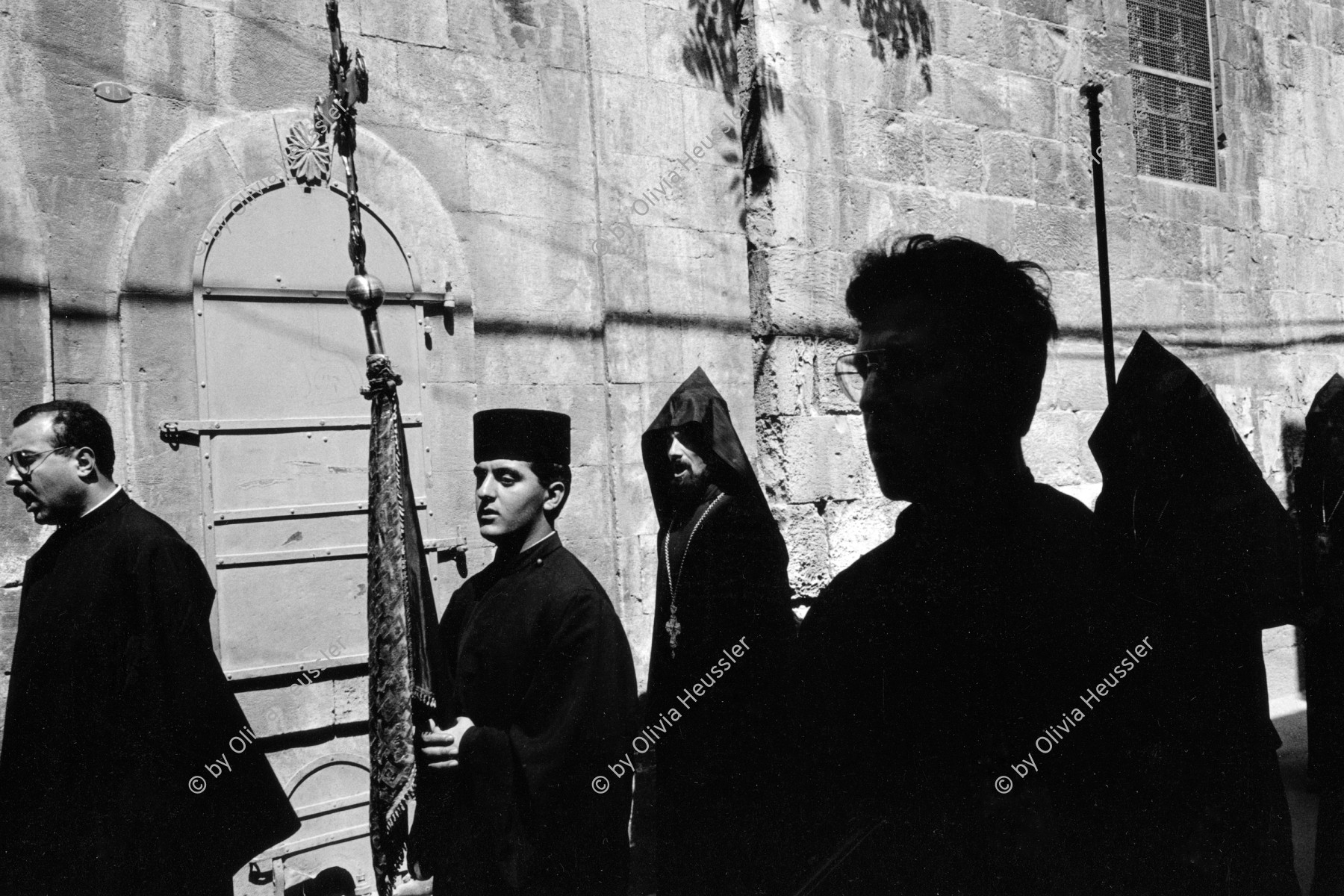 Image of sheet 19920340 photo 37: Jerusalem. Armenische Oster Prozession. Altstadt. Jerusalem Palästina Palestine 1992 

Armenian Easter procession in the old city of Jerusalem. 

From:  Out of Jerusalem / Jenseits von Jerusalem page Nr. : 39

© 1992, OLIVIA HEUSSLER / www.clic.li √