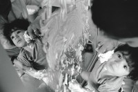 Image of sheet 19920360 photo 36: Dieses unterernährte Mädchen ist 16 Monate alt und wiegt sieben Kilogramm.Terres des Hommes Ernährungsspital, Bethlehem. Palästina 04.92 Palestine  Health child undernourished 1992 √