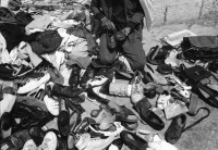 Image of sheet 19920380 photo 11: frtsg. Eröffnung Uni Birzeit mit Sumaya Nazer. Prof. Gabi Baramki Leiter der Uni. PR-Specher Marc Taylor. Canada. Universität University Birzeit .29.5. 29.4.92 

Birzeit University (BZU) (Arabic: جامعة بيرزيت‎) is a public university located in Birzeit near Ramallah, Palestinian territories. BZU is among the foremost tertiary educational institutes in the Palestinian territories and has played a significant role in the Palestinian political dialogue.It is the first institution of higher education to be established in the Palestinian territories and is considered as one of the most prestigious universities in the West Bank.Furthermore, BZU has the highest admission averages among other Palestinian universities

Opening ceremony of Holocaust Martyrs'and Heroes' remembrance day. Yitzhak Rabin. (Labour) empfängt General Wassili Petrenko, Befreier von Ausschwitz, vor 50 Jahren, auf dem Mount Herzl. Yad Vashem. IDF Honor Guard.Präsident Chaim Herzog, Premier Minister Ytzchak Shamir. Szenen Jerusalem Altstadt. Klagemauer Frauen beten Soldaten kontrollieren Eingang zur Klagemauer. Is soldier army women woman Israel 1992
Out of Jerusalem jenseits von