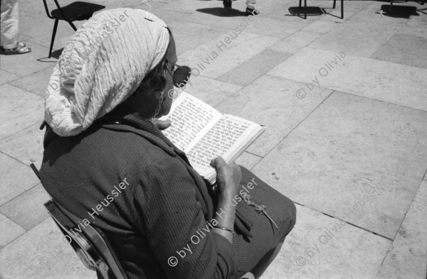 Image of sheet 19920380 photo 20: Diese palästinensischen Studentinnen freuen sich auf die Wiedereröffnung der Universität Birzeit. 28.04.92 Palästina. 1992 √ students girls women woman 
Birzeit University (BZU) (Arabic: جامعة بيرزيت‎) is a public university located in Birzeit near Ramallah, Palestinian territories. BZU is among the foremost tertiary educational institutes in the Palestinian territories and has played a significant role in the Palestinian political dialogue.It is the first institution of higher education to be established in the Palestinian territories and is considered as one of the most prestigious universities in the West Bank.Furthermore, BZU has the highest admission averages among other Palestinian universities