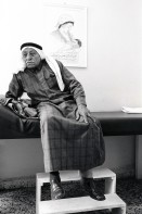 Image of sheet 19920400 photo 22: © 1992, OLIVIA HEUSSLER/ www.clic.li
Ein alter Palästinenser wartet im Gesundheitszentrum auf den Arzt. Tulkarm Palästina Westbank 05.92 
Old man in Keffiyeh Kuffiyah palästinensische Kopfbedeckung

An elderly Palestinian waits for a doctor in the health center. Tulkarm. Palestine occupied terrtories 1992 √ Health care Human rights