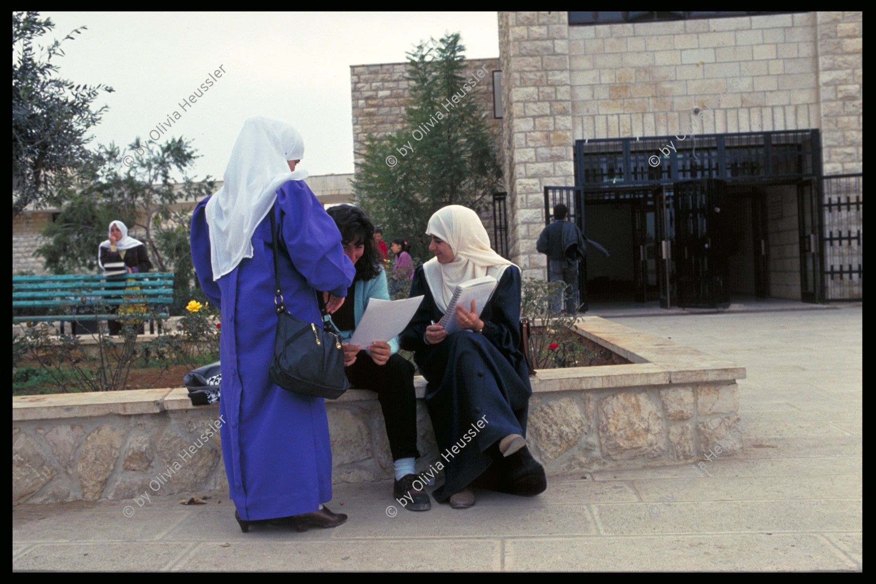 Image of sheet 19920401 photo 0: Studentinnen students in Birzeit Bir Zeit University 

√
© 1992, by OLIVIA HEUSSLER, www.cllic.li