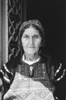 Image of sheet 19920420 photo 24: Frau Alte Mutter Traditionell Bekleidung

copyright by Olivia Heussler

traditional look fashion typical 
Fatma Jamal, 75 years old, in her village Beit Suriq near Jerusalem. 1992
Die 75 jährige Fatma Jamal richtet ihre Kopfbedeckung, nachdem sie von der Dorfpflegerin eine Injektion erhalten hat. Westbank 05.92 woman old hairscarf

75 year old palestinian Fatma Jamal Woman fixes her head scarf after receiving an injection from the village health worker. Beit Suriq. occupied territory medical care human rights 1992 √ hairscarf

Beit Surik (Arabic: بيت سوريك‎)