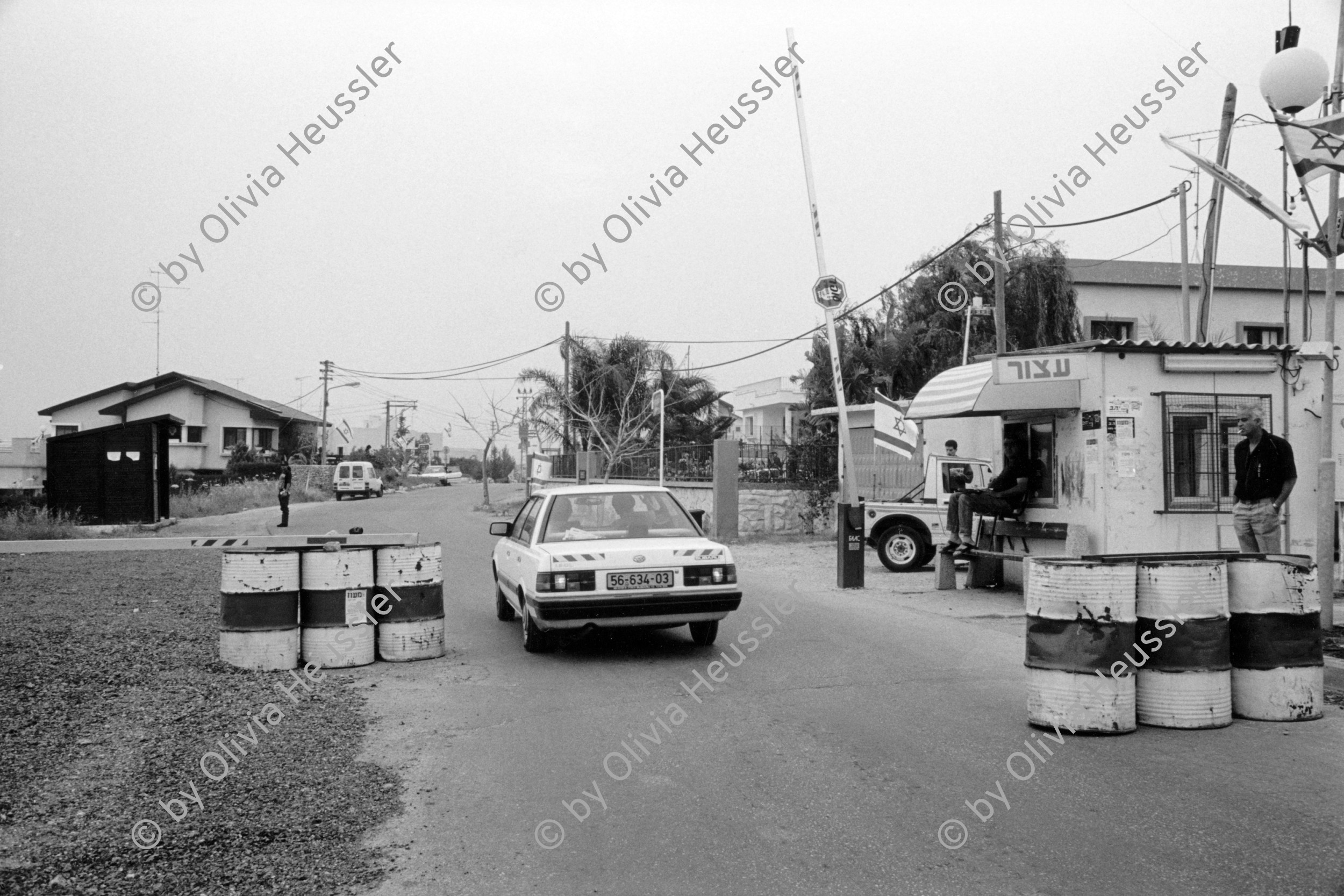 Image of sheet 19920430 photo 36: Der Eingang der israelischen jüdischen Siedlung Share Tikva.