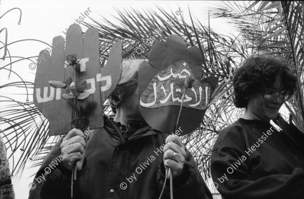 Image of sheet 19920440 photo 17: «Women in Black» protestieren für ein Ende der Besetzung. «End the Occupation» am King Georg Platz. Polizei überwacht Sie. Orthodoxe Juden protestieren gegen die Frauen in Schwarz. Für eine Besetzung. Polizei kontrolliert junge Palästinenser an Salah al Hedin Street. 



Women in Black (Hebrew: נשים בשחור‎, Nashim BeShahor) is a women's anti-war movement with an estimated 10,000 activists around the world. The first group was formed by Israeli women in Jerusalem in 1988, following the outbreak of the First intifada.