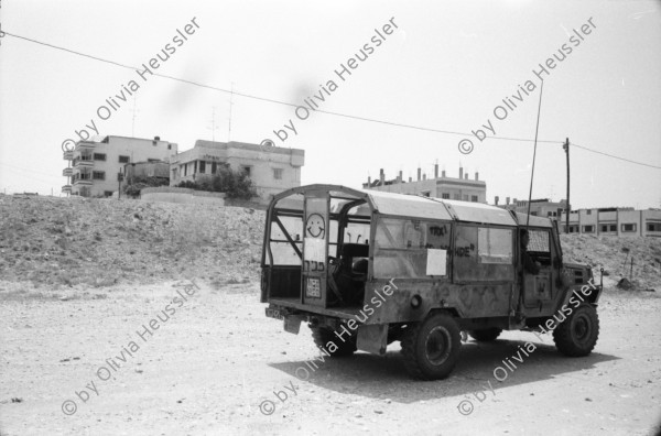 Image of sheet 19920460 photo 2: frtsg. Israel. Soldaten Patrouille im Gaza streifen. Kontrollposten am Mittelmeer. mit israel. Flagge. soldier army Israeli truck military mediterranian sea flag control
Al shate camp refugee Palestine

Al-Shati camp (Arabic: مخيّم الشاطئ‎), also known as Beach camp, is a Palestinian refugee camp located in the northern Gaza Strip along the Mediterranean Sea coastline in the Gaza Governorate, and more specifically Gaza City. The camp's total land area consists of 727 dunums. According to the Palestinian Central Bureau of Statistics (PCBS), al-Shati had a population of 87,158 inhabitants in mid-year 2006, while the United Nations Relief and Works Agency (UNRWA) reports a population of 78,800 registered refugees. The camp is the third largest refugee camp in the Palestinian Territories

-Neg. durch Dreck auf Objektiv verschmutzt.
Konzert von Steffi Wittwer in der Galerie am Walcheturm während
Ausstellung von Fischli/Weiss mit Schlagzeuger Bennings aus Holland. concert jazz rock Music galery art 1992 Zürich Schweiz Switzerland