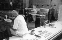 Image of sheet 19920470 photo 2: Konzert mit Stephan Wittwer und Bennings in der  Galerie am Walcheturm.

Stephan Wittwer (* 1. März 1953 in Zürich) ist ein Schweizer experimenteller Musiker, Improvisator und Komponist. Früher waren seine Hauptinstrumente elektrische und klassische Gitarre, Geräte, Verstärker und das Tonstudio, heute hauptsächlich Computer

Zürich 1992  art concert music jazz guitar rock musician Switzerland Europe Swiss culture
