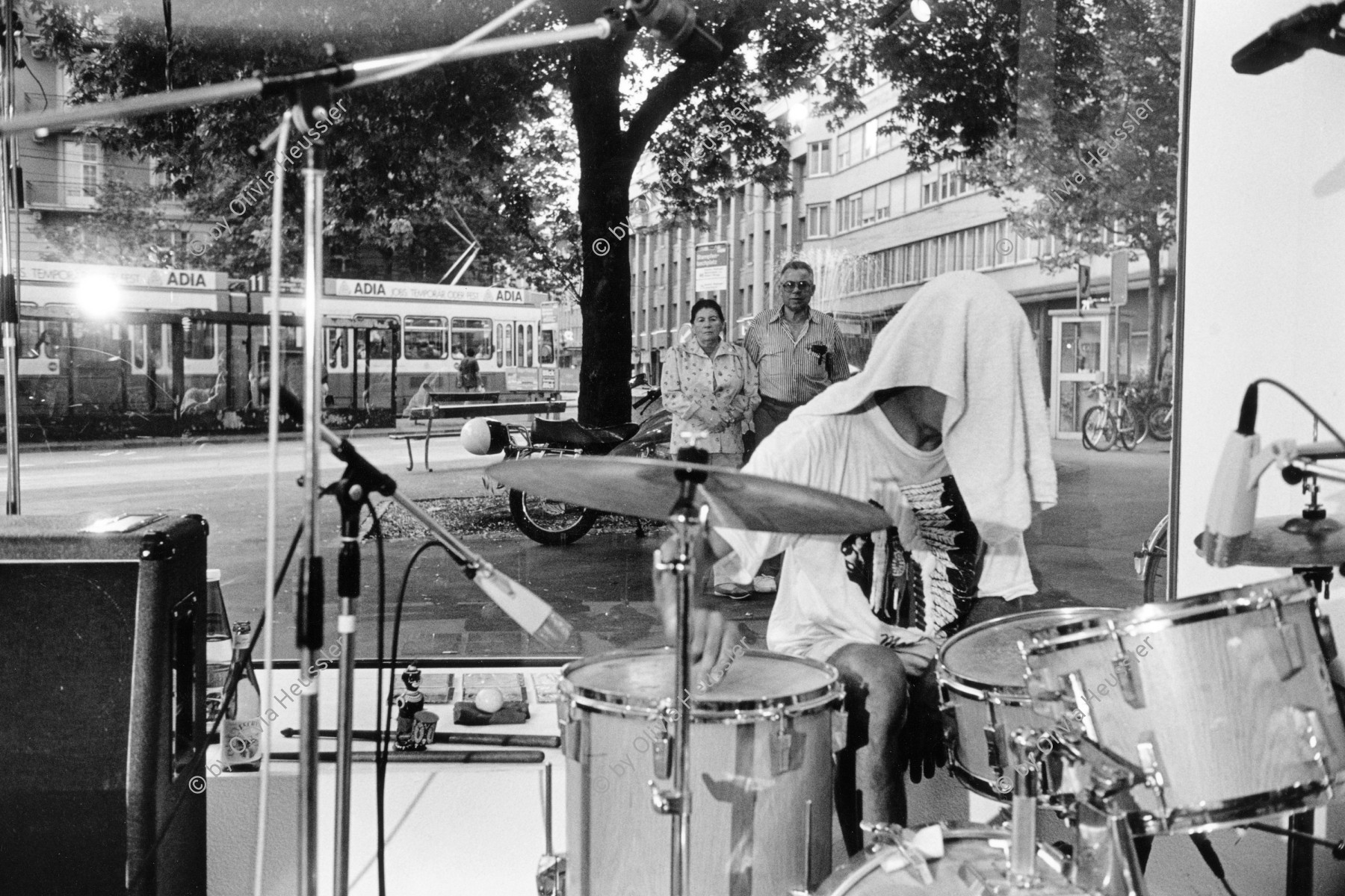 Image of sheet 19920470 photo 22: Konzert mit Steffi Wittwer und Bennings in der  Galerie am Walcheturm. √ drums schlagzeug

Zürich 1992  art concert music jazz culture guitar rock musician Switzerland Europe Swiss culture