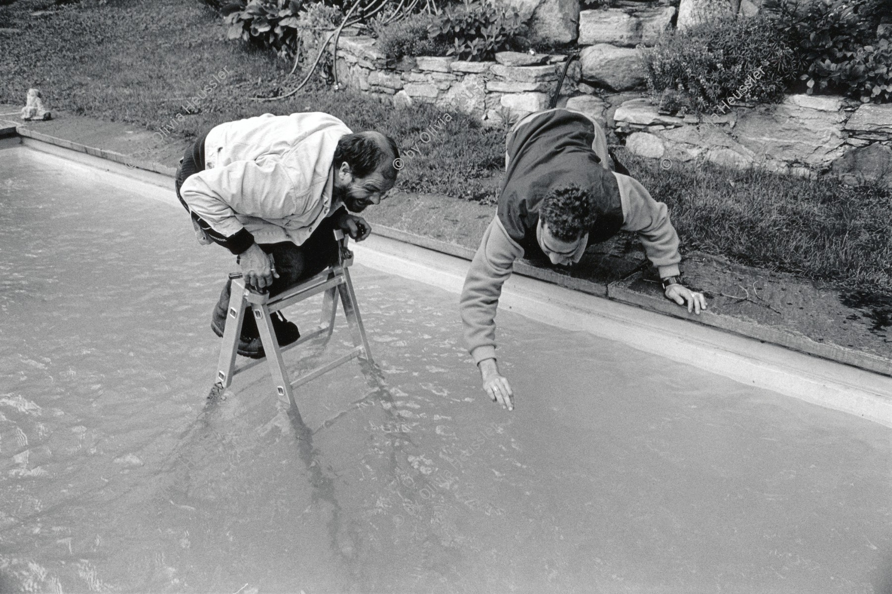 Image of sheet 19920490 photo 34: Die Suche. Im Schwimmbad von Max Frisch. Berzona, Valle Onsernone valley Ticino Tessin 1992 √ 
© 1992, OLIVIA HEUSSLER / www.clic.li