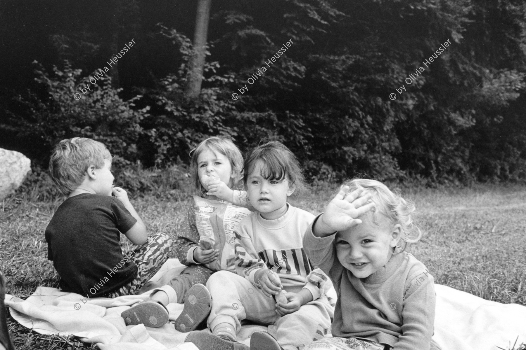 Image of sheet 19920540 photo 22: Picknick mit den Dreiding  Nelson Ruby Stevens
Sarah Dreiding und Dustin