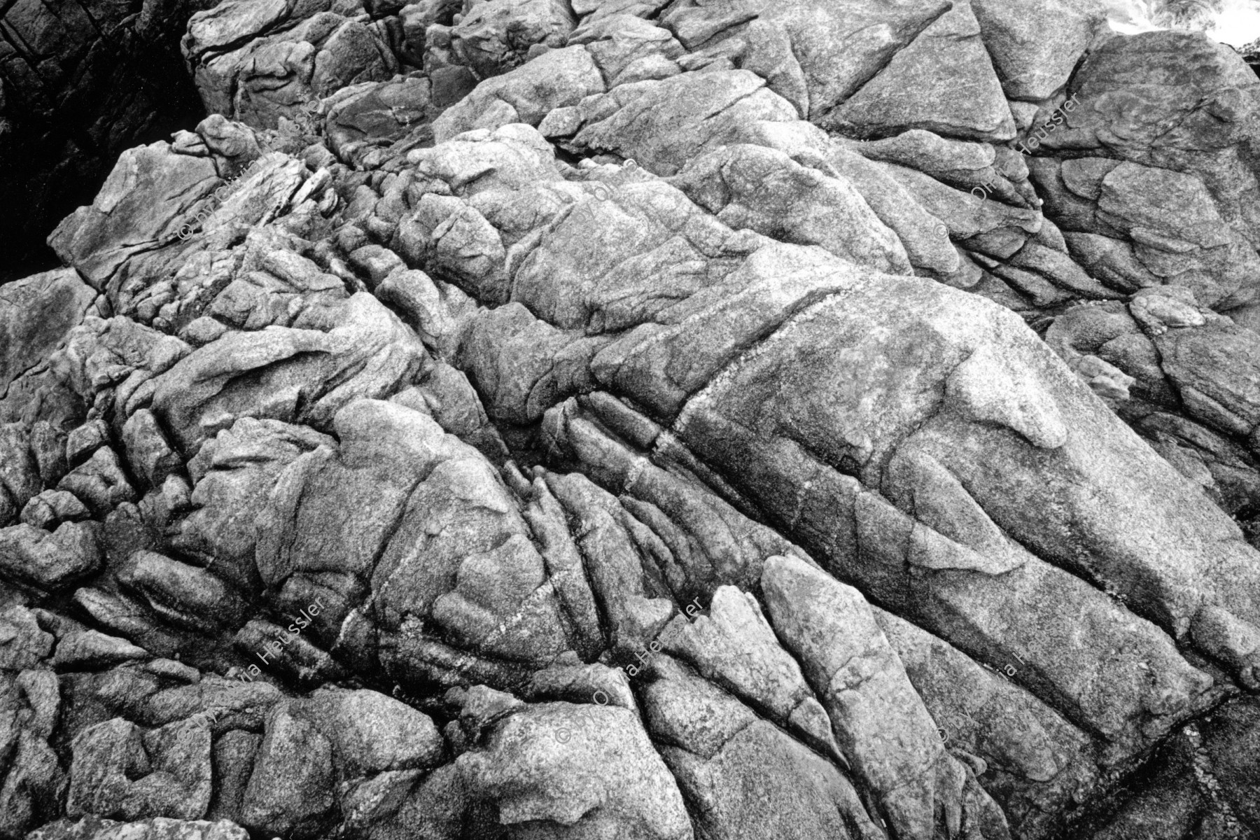 Image of sheet 19920570 photo 12: © 1992, OLIVIA HEUSSLER / www.clic.li
Steine bei Cernac France Frankreich Bretagne Quiberon 1992 √ felsen am Meer
Stone rocks at the sea side
ohne Aufkleber