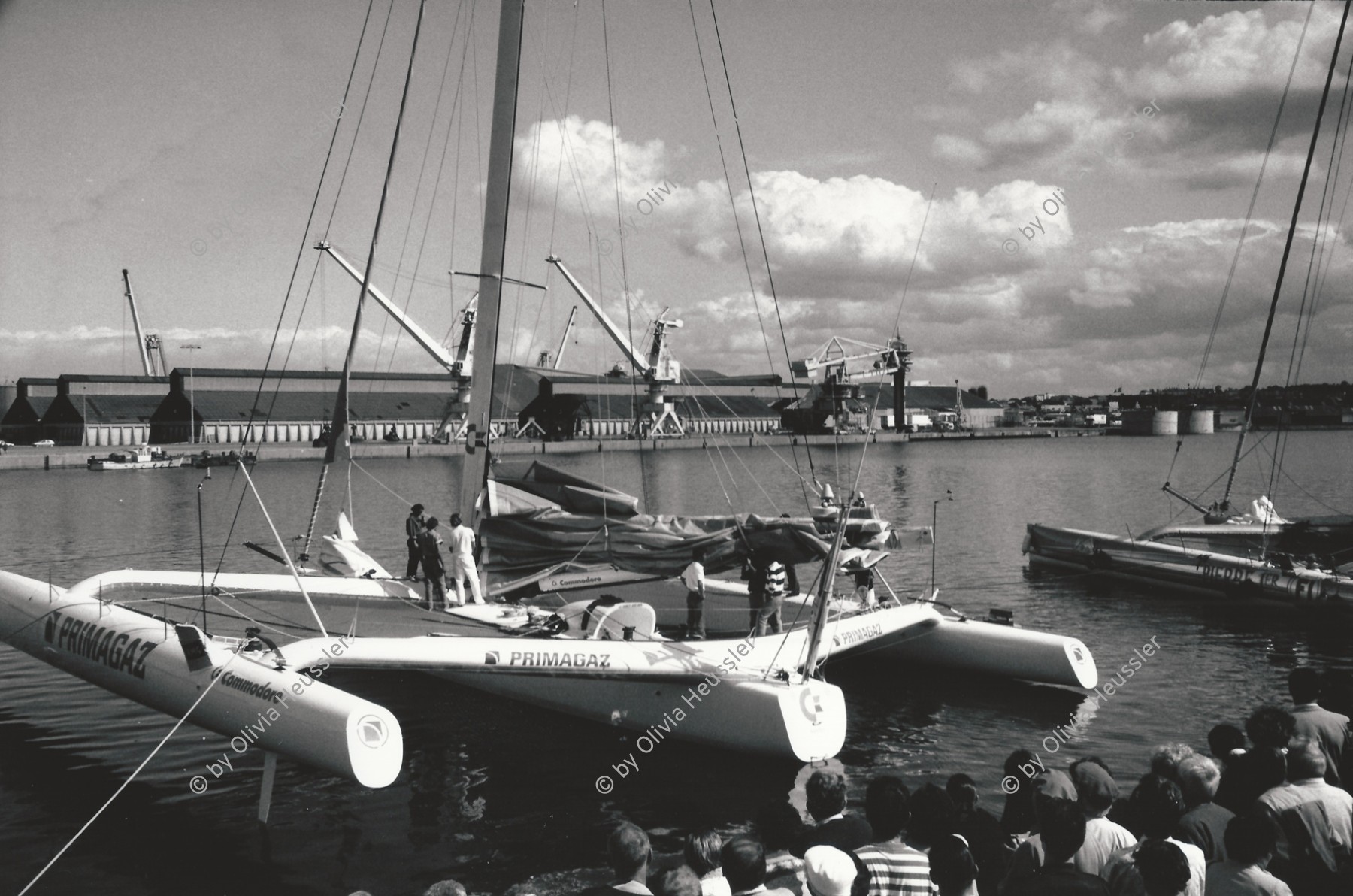 Image of sheet 19920580 photo 21: Der Sieger der Quebec St. Malo Regatta, Laurent Bourgnon gibt auf der Primagaz ein Interview. St. Malo Bretagne, 09.92 Frankreich 1992 √
France tourisme turist tourist  beach  Europa Europe sailing sail yacht sport