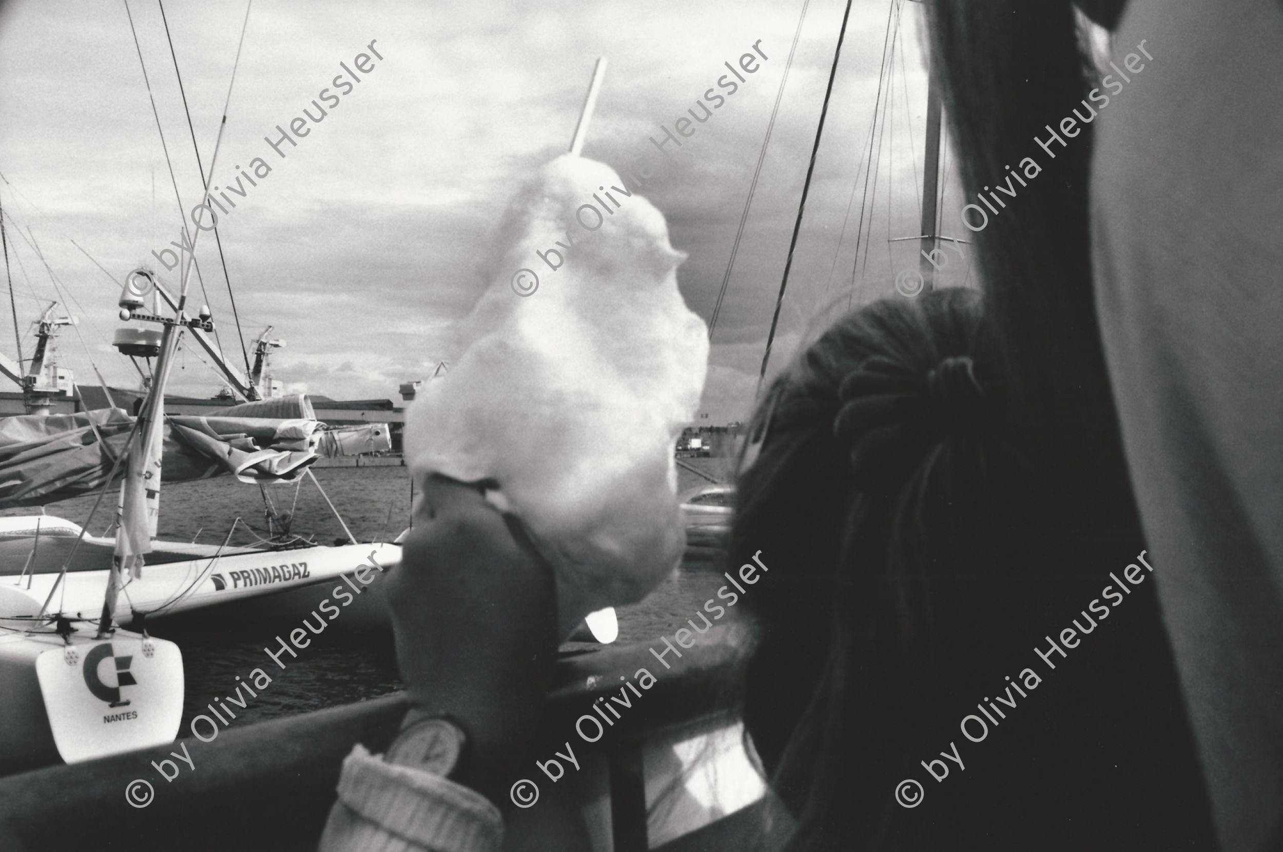 Image of sheet 19920580 photo 26: Primagaz mit Laurent Bourginon ist Gewinnerin der Quebec - St. Malo Regatta vom 09.92 Bretagne. Frankreich France 1992 √
France tourisme turist tourist play beach retired persons Europa Europe sailing sail sport