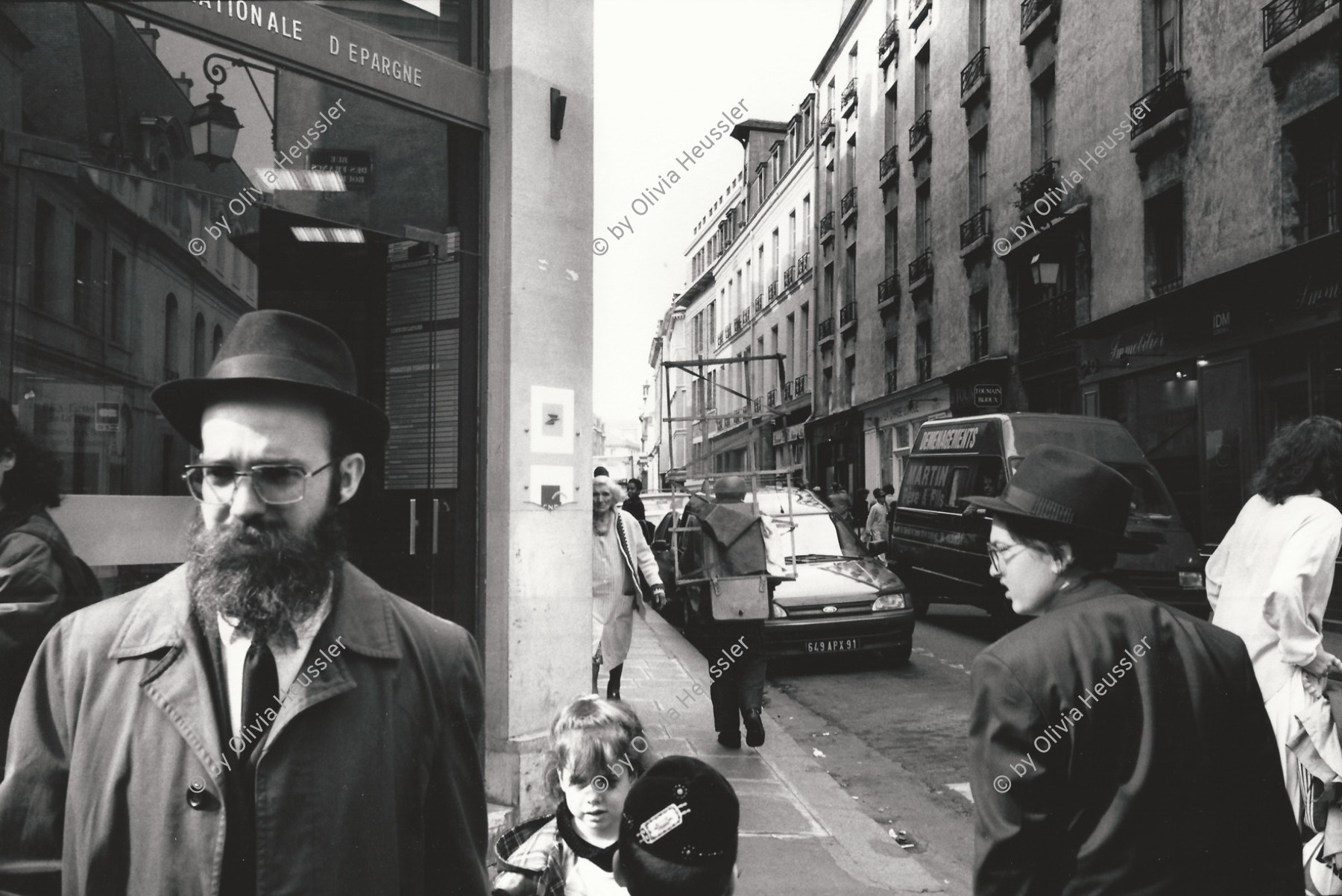 Image of sheet 19920650 photo 13: © 1992, OLIVIA HEUSSLER/ www.clic.li
Am Neujahrstag der Juden und Jüdinnen im Quartier Marais . Paris, 09.1992 Frankreich France √ jews jewish Glaser glass window seller
ohne Aufkleber