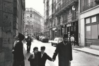 Image of sheet 19920650 photo 9: © 1992, OLIVIA HEUSSLER/ www.clic.li
Juden und Jüdinnen unterwegs im Quartier Marais während des Neujahrsfestes. Paris, 1992 Frankreich France  √ jewish life jews family