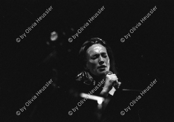 Image of sheet 19920660 photo 24: Corin Curchellas während ihres Auftrittes mit dem Vienna Art Orchestra in Zürich, 1992.