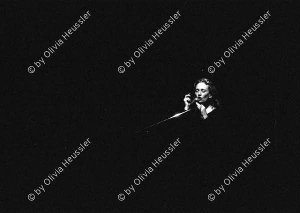 Image of sheet 19920660 photo 29: Corin Curchellas während ihres Auftrittes mit dem Vienna Art Orchestra in Zürich, 1992.