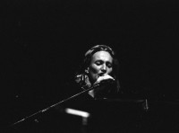 Image of sheet 19920660 photo 6: Corin Curchellas während ihres Auftrittes mit dem Vienna Art Orchestra in Zürich, 1992.