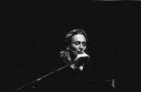 Image of sheet 19920660 photo 8: Corin Curchellas während ihres Auftrittes mit dem Vienna Art Orchestra in Zürich, 1992.