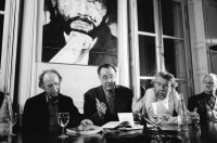 Image of sheet 19920720 photo 32: Jonas Mekas, Amerikanicher Untergrundfilmer Cinéaste originally from Lituania. Litauischer Underground Filmmaker  in Amerika.  Dominique Noguez, Uebersetzer vom Buch von Jonas  Alain Robbe Grillet, Schriftsteller Erfinder vom Neuen Roman und Filmer Marcel Martin, Französischer Autor von Untergrund Filmen in Frankreich. An einer Presse konferenz im Schriftsteller verein in Paris France 1992