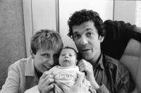 Image of sheet 19930030 photo 14: Ein Tag nach der Geburt von Manon v. Graffenried. Michael und Esther Woerdehoff mit Ihrer Tochter Manon. Olivia und Manon von Michael fotografiert. Kinder von Catherine und Philipp Israel in Antony bei Paris in der Badewanne. Jill Hartley bei mir in der Cité. Portrait 35 und 36 Jill fotografiert Paris 1993 France Frankreich