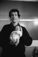 Image of sheet 19930040 photo 16: Manon Graffenried im Spital mit schwarzen Kinder krankenschwester Mlle. Marie R eine Erzine 1 Ave. L. Bleriot 94800 Villejuifmit Michael und Arzt. Esther Woerdehoff mit Schönheitsmaske im Spital. Portrait. Konzert mit Philipp Israel und David Dreiding im Eiffelturm. Konzert Rock Musik Koch France 1993 Frankreich Paris