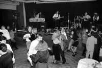 Image of sheet 19930050 photo 15: Während einer Tanzparty in einem Club im Eiffel-Turm. Paris France Frankreich Europe 1993 La tour d' eiffel. Eiffel tour Dance Party concert music
© 1993, Olivia Heussler √