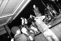 Image of sheet 19930060 photo 15: Während einem Pop Konzert mit Phillip Israel (li) im Pariser Eiffelturm. 1993
© 1993, Olivia Heussler / www.clic.li

Während einer Tanzparty in einem Club im Eiffel-Turm. Paris France Frankreich Europe 1993 La tour d' eiffel. Eiffel tour Dance Party concert √