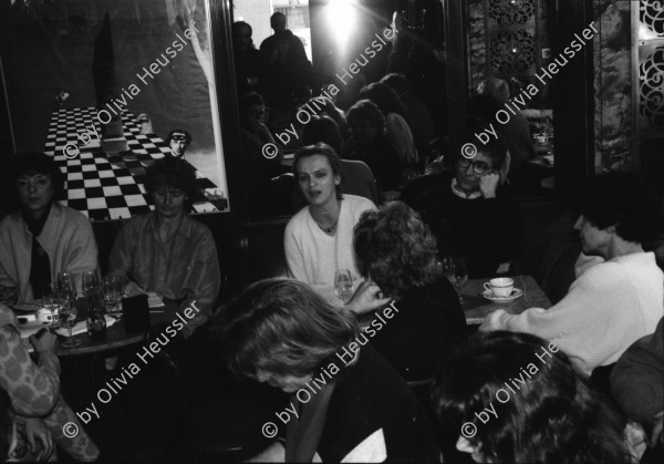 Image of sheet 19930070 photo 35: frtsg. 930060 Portrait Elke Heidenreich für Magazin im Café Odeon. PK TV DRS Zürich