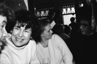 Image of sheet 19930080 photo 22: frtsg. 930070 PK mit Elke Heidenreich Andreas Isenschmid im Café Odeon. für Magazin.