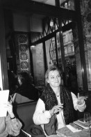 Image of sheet 19930090 photo 0: Elke Heidenreich im Café Odeon, Zürich 1993.