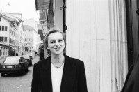 Image of sheet 19930090 photo 11: frtsg. 930080 Elke Heidenreich Portrait
Elke Heidenreich während der Pressekonferenz des Literaturclubs im Café Odeon. Zürich 1993 Poet writer Portrait 
Literatur szene