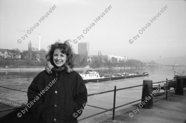 Image of sheet 19930110 photo 19: Portrait Marianne Schroeder Pianistin Komponistin Cage etc.in der Malzgasse 3 und am Rhein für Magazin.