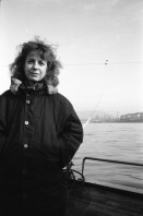 Image of sheet 19930110 photo 30: Portrait Marianne Schroeder Pianistin Komponistin Cage etc.in der Malzgasse 3 und am Rhein für Magazin.