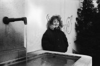 Image of sheet 19930110 photo 7: Portrait Marianne Schroeder Pianistin Komponistin Cage etc.in der Malzgasse 3 und am Rhein für Magazin.