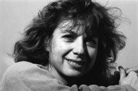Image of sheet 19930140 photo 0: Portrait
Die Schweizer Pianistin und Komponistin Marianne Schroeder bei sich zu Hause am Flügel und Rhein. Basel 02.93
1993 Schweiz Swiss piano player and composer on the river rhine Switzerland Europe art music woman female

Marianne Schroeder (born 1949) is a Swiss pianist and composer. She studied with Giacinto Scelsi. She played at Carnegie Hall, Lucerne Festival and Théâtre des Champs-Élysées. She worked with John Cage and Shigeru Kan-no.