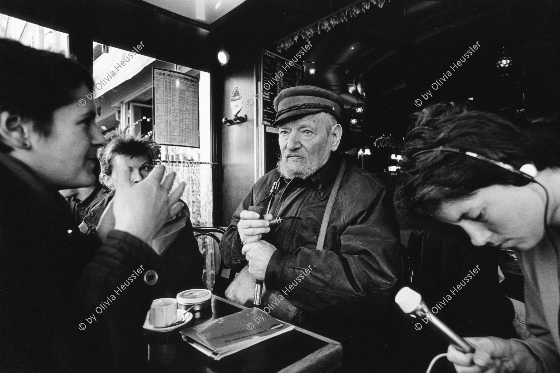 Image of sheet 19930160 photo 10: Der deutsche Schriftsteller Georg K. Glaser während einem Radio Interwiev mit Cora Schibli und Bea Schwager für Radio Lora. Paris France Frankreich Europe writer Literature Portrait 02.93

Georg K. Glaser (* 30. Mai 1910 als Georg Glaser in Guntersblum; † 18. Januar 1995 in Paris) war ein deutschsprachiger Schriftsteller mit zunächst deutscher und dann französischer Staatsbürgerschaft.

© 1993, Olivia Heussler √