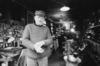 Image of sheet 19930170 photo 5: Der deutsche Schriftsteller Georg K. Glaser in seiner Werkstatt im Pariser Stadtteil Marais 02.93 Paris France Frankreich

Georg K. Glaser (* 30. Mai 1910 als Georg Glaser in Guntersblum; † 18. Januar 1995 in Paris) war ein deutschsprachiger Schriftsteller mit zunächst deutscher und dann französischer Staatsbürgerschaft.
© 1993, Olivia Heussler √