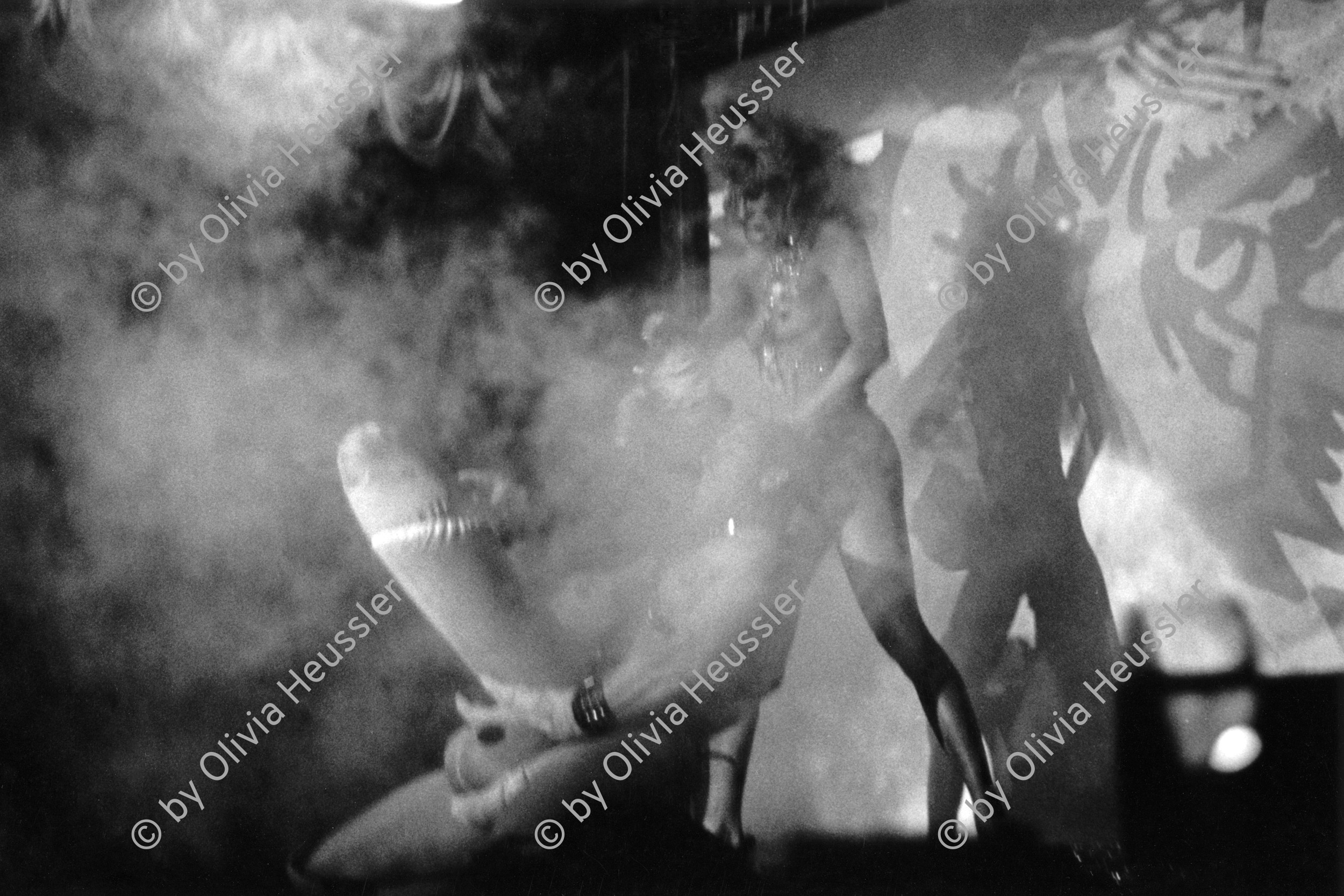 Image of sheet 19930240 photo 22: Eine Show mit übergrossem Plastikpenis Penis in einem Nachtlokal des Zürcher Niederdorf. 03.93
Junge Frauen verdienen ihr grosses Geld beim sich entblössen vor dem männlichen Publikum im Zürcher Sexgewerbe. Niederdorf 03.93 Sex business dancer show cabaret Tänzerin Tänzerinnen Schweiz Swiss Switzerland Europe 
Striptease
© 1993, Olivia Heussler √