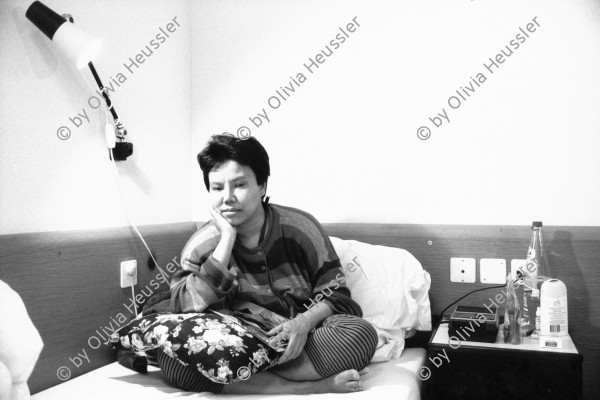 Image of sheet 19930250 photo 26: Eine Prostituierte unterstützt ihre Familie in Thailand. Sie ist Patientin in der psychiatrische Klinik Burghölzli Zürich 03.93 Schweiz Switzerland prostitute sexarbeiterin sex worker female woman europe hospital psychiatric

© 1993, Olivia Heussler √