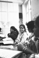 Image of sheet 19930270 photo 23: © 1993, Olivia Heussler / www.clic.li
Im Tamilinnentreff in Zürich. 03.93 Tamil war refugee Mother Women Child Language Study Sprachkurs 1993 √ Deutschkurse Flüchtlinge Ausländerinnen frauen Women german tamilinnen