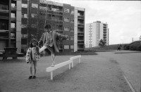 Image of sheet 19930290 photo 34: Kinder spielen in Suburb. Catherine Israel. 1993 Frankreich France Palestine