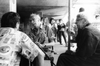 Image of sheet 19930350 photo 22: Goldy (re) und Paul Parin während einem Gespräch an einer Veranstaltung gegen den Krieg in Ex-Jugoslawien am Helvetiaplatz in Zürich Kreis vier 4 Aussersihl  6.93

Paul Parin (* 20. September 1916 in Polzela, Österreich-Ungarn, heute Slowenien; † 18. Mai 2009 in Zürich) war ein Schweizer Psychoanalytiker, Ethnologe und Schriftsteller slowenischer Abstammung

Paul Parin (September 20, 1916 - May 18, 2009) was a Swiss psychoanalyst, author and ethnologist.

Elisabeth Charlotte „Goldy“ Parin-Matthèy (* 30. Mai 1911 in Graz; † 25. April 1997 in Zürich) war eine Schweizer Psychoanalytikerin und Anarchistin.


Schweiz Swiss Switzerland Europe