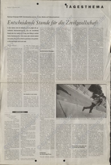 Image of sheet 19930430 photo 10: Ein Junger Aufständischer rennt um sein Leben. AK-47 Während der militärischen 
Besetzung von Esteli durch das 'FROC' Nicaragua 07.93

Estelí, 21 de julio de 1993
Estelí, July 21, 1993 √

Guerilla Weapons War Aufständische weapons war occupied guerilla movement