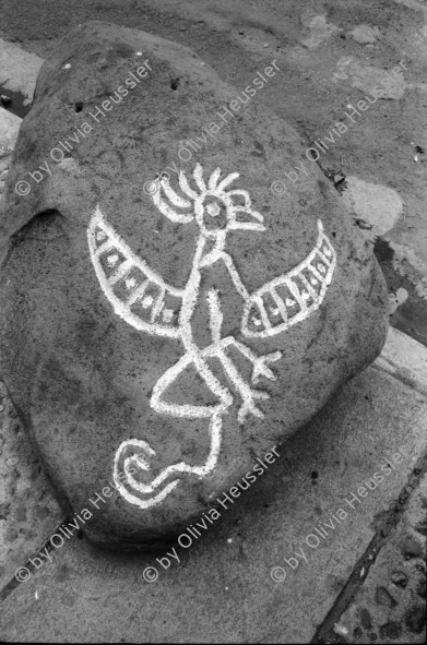 Image of sheet 19930470 photo 31: im Zentralpark Parque central sind mitgenommen von Einschusslöchern. Petroglyphen am Strassenrand. Esteli Segovias Nicaragua 1993