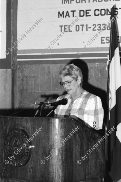 Image of sheet 19930490 photo 31: Staatspräsidentin Presidente Violetta Chamorro in Esteli. Nicaragua 1993 Heilmedizin traditionelle Health medicine