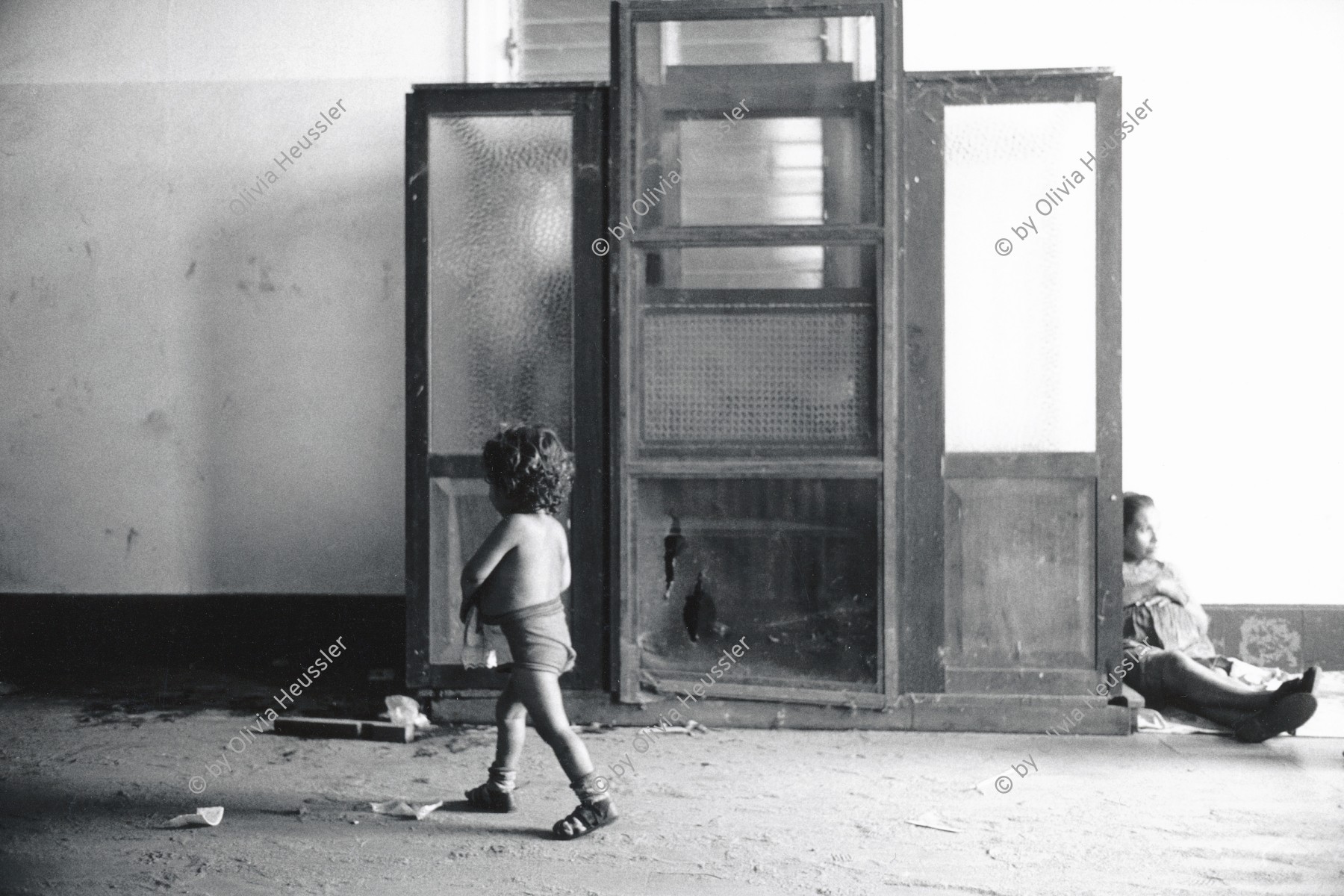 Image of sheet 19930510 photo 24: © 1993, Olivia Heussler / www.clic.li
Schwangere und Kind Kleinkind neben Beichtstuhl in der Kirche von Santo Domingo. Managua, Nicaragua 1993 √
confessional box both pregnant woman and child

während:

Fiesta patronal en honor a Santo Domingo de Guzmán, patrón de Managua. Santo Domingo, Dpto. de Managua, 1 de agosto de 1993
Patron Saint’s Day festivities for Santo Domingo de Guzmán, the patron saint of Managua. Santo Domingo, Dep. Managua, August 1, 1993